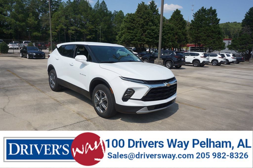 Used 2024 Chevrolet Blazer LT FWD image 1