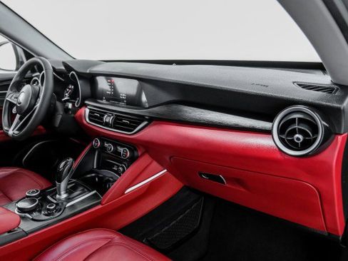 Used 2019 Alfa Romeo Stelvio RWD image 10