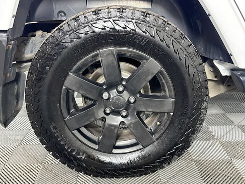 Used 2017 Jeep Wrangler Unlimited Sahara w/ Dual Top Group image 30