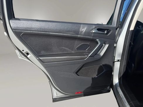 Used 2019 Volkswagen Tiguan SE w/ Panoramic Sunroof Package FWD image 32