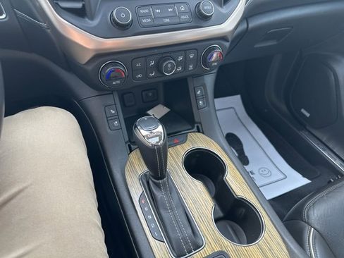 Used 2017 GMC Acadia Denali w/ Technology Package image 37