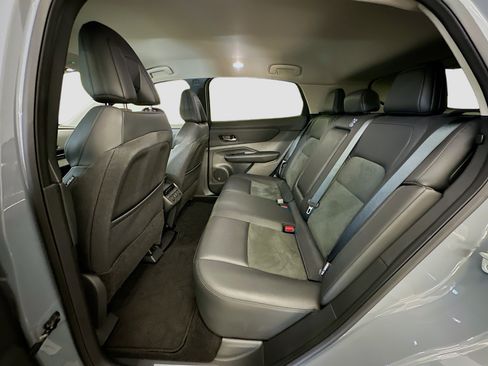 Used 2025 Nissan Ariya AWD image 29