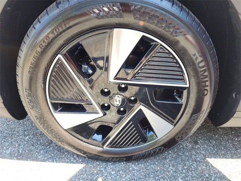 New 2025 Hyundai Ioniq 5 SEL image 31