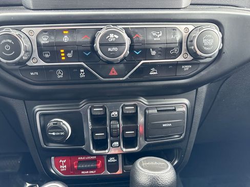 Used 2021 Jeep Gladiator Mojave w/ Cold Weather Group image 20