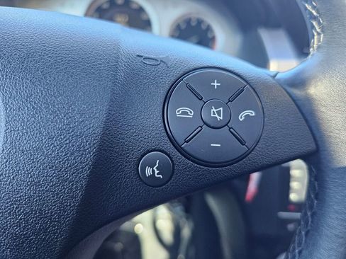 Used 2010 Mercedes-Benz GLK 350 4MATIC image 23