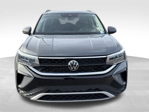 Used 2023 Volkswagen Taos SE image 8