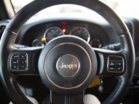 Used 2016 Jeep Wrangler Unlimited Sport image 10