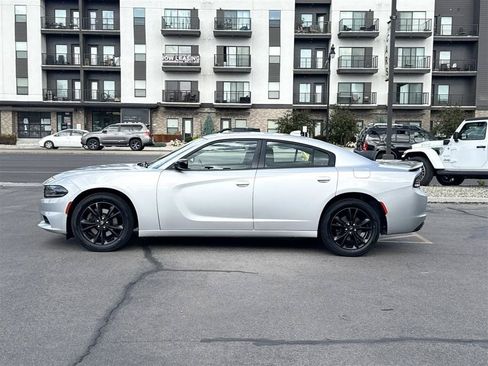 Used 2020 Dodge Charger SXT w/ Blacktop Package AWD/4WD image 4