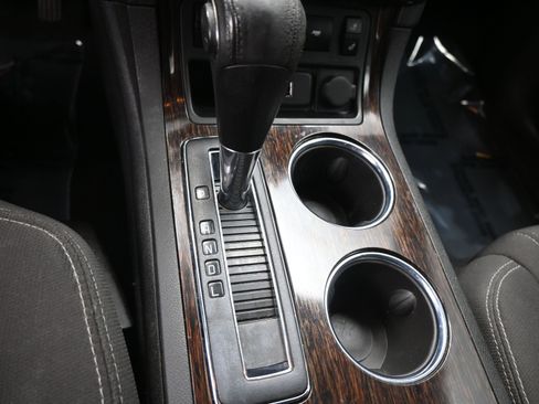 Used 2016 Chevrolet Traverse LT w/ Style and Technology Package image 16