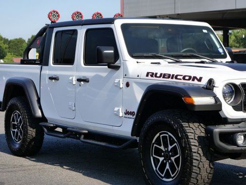 Used 2024 Jeep Gladiator Rubicon w/ Technology Group AWD/4WD image 53