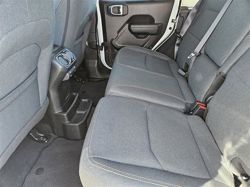 Used 2024 Jeep Wrangler Unlimited w/ Convenience Group image 19