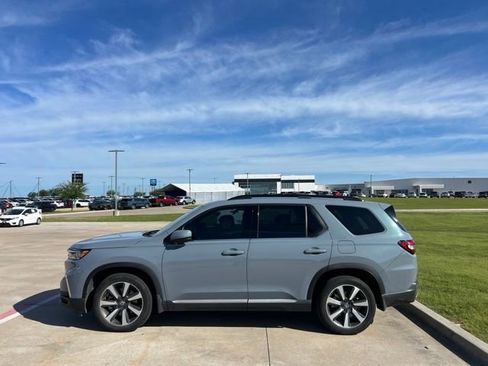 Used 2023 Honda Pilot Elite image 3
