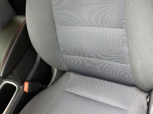 Used 2018 Chevrolet Cruze LT w/ Convenience Package FWD image 4
