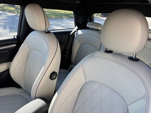 Used 2024 MINI Cooper SE image 15