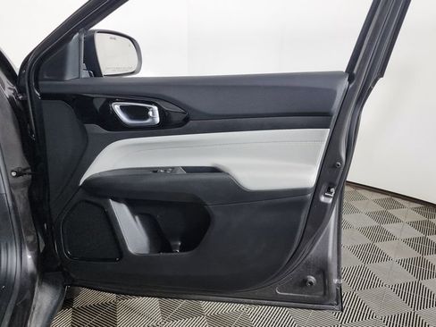 Used 2023 Jeep Compass Limited image 29