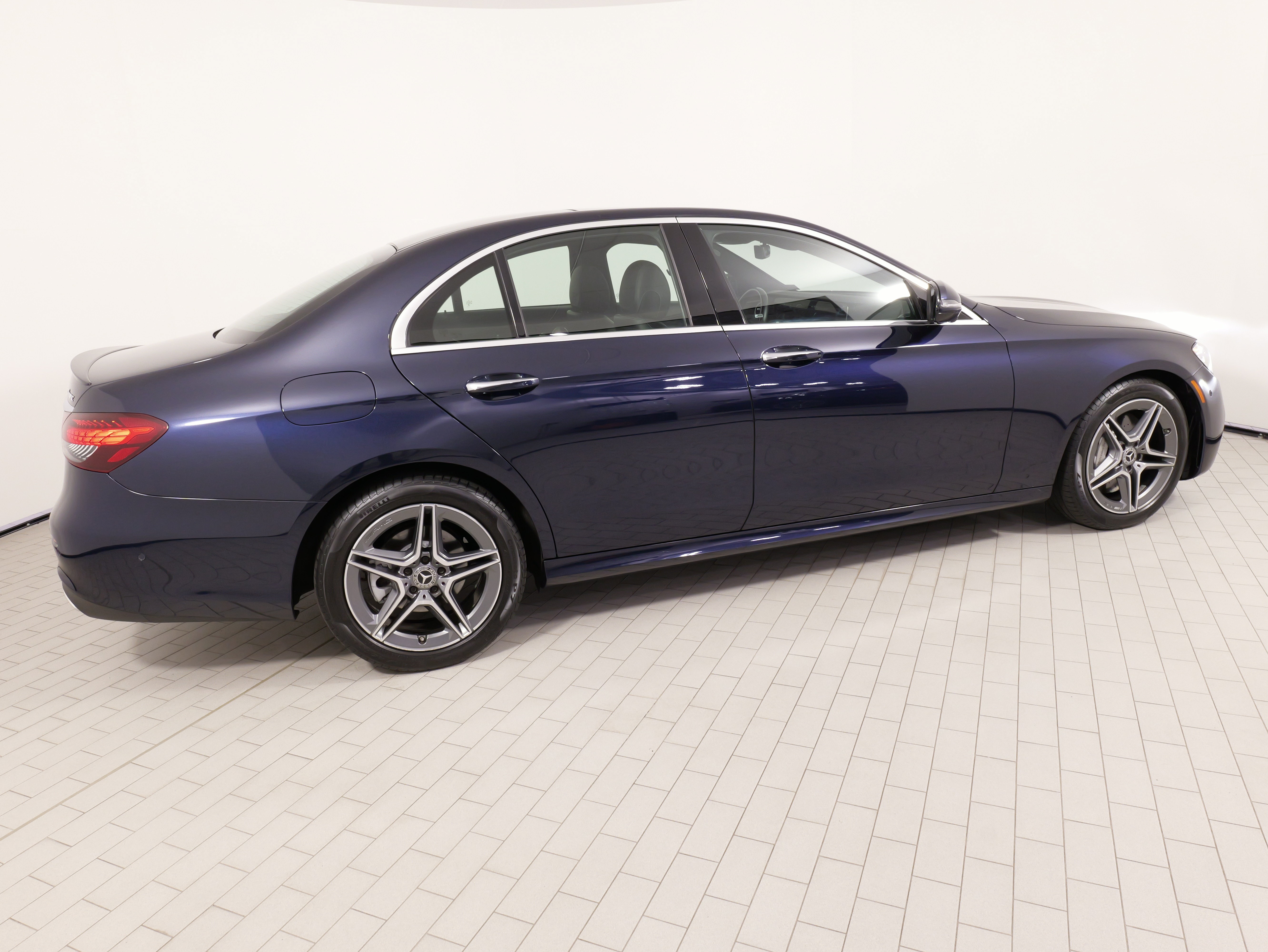Used 2023 Mercedes-Benz E 350 4MATIC Sedan image 9