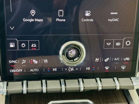 Used 2024 GMC Acadia Denali image 16