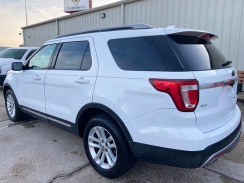Used 2016 Ford Explorer XLT w/ Equipment Group 202A FWD image 3