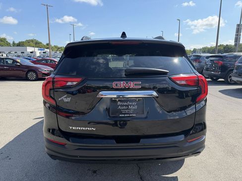 Used 2020 GMC Terrain SLE w/ Driver Convenience Package FWD image 4