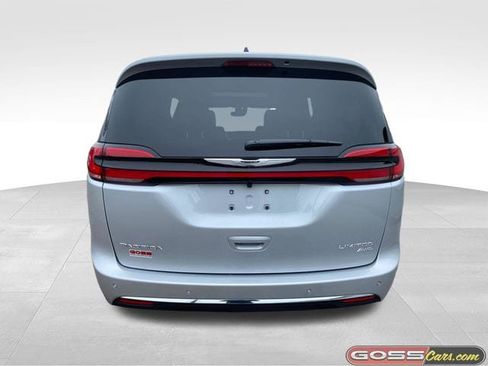 New 2026 Chrysler Pacifica Limited image 4