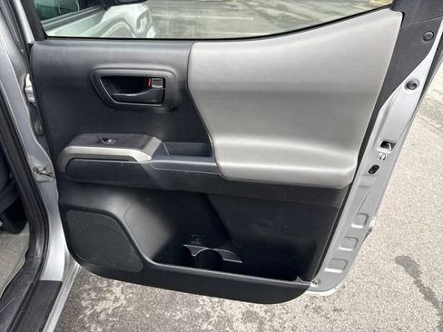 Used 2017 Toyota Tacoma SR5 w/ Tow Package image 16