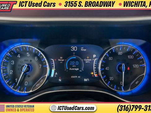 Used 2020 Chrysler Pacifica Limited FWD image 32