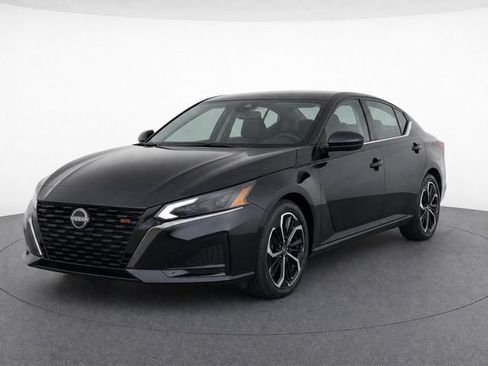 Used 2024 Nissan Altima 2.5 SR FWD image 1