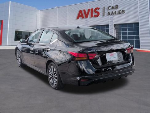 Used 2025 Nissan Altima 2.5 SV FWD image 9