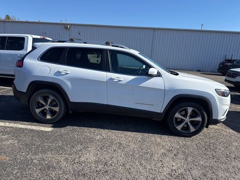 Used 2019 Jeep Cherokee Limited image 8