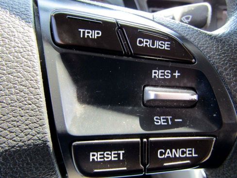 Used 2019 Hyundai Elantra SE FWD image 18