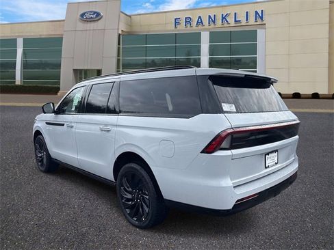 New 2025 Lincoln Navigator L Reserve w/ Jet Appearance Package image 5