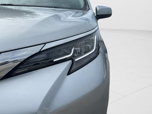 Used 2022 Toyota Sienna XLE FWD image 26