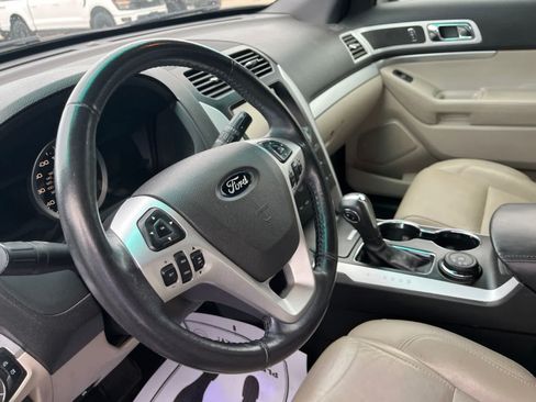 Used 2015 Ford Explorer XLT w/ Equipment Group 202A AWD/4WD image 29
