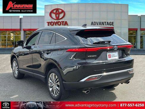 Certified 2023 Toyota Venza XLE AWD/4WD image 10