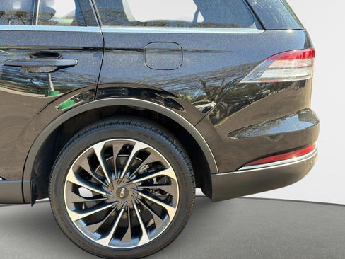 Used 2025 Lincoln Aviator Reserve w/ Equipment Group 201A AWD/4WD image 19