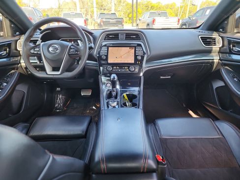 Used 2019 Nissan Maxima SR w/ Premium Package image 9