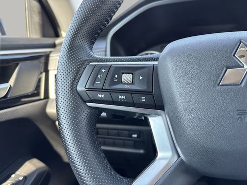 Used 2024 Mitsubishi Outlander SE image 28