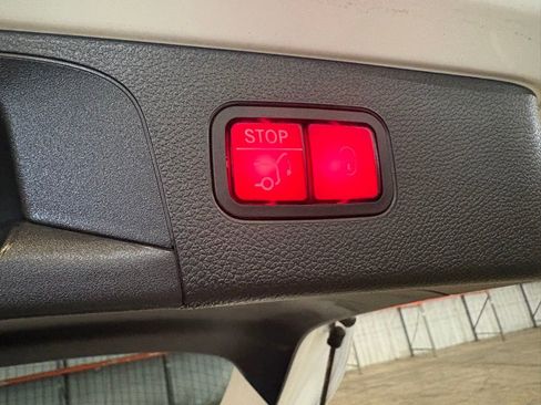 Used 2020 Mercedes-Benz GLC 300 4MATIC w/ Multimedia Package image 14