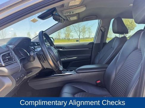 Used 2019 Toyota Camry SE FWD image 6