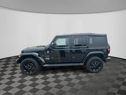 Used 2022 Jeep Wrangler Unlimited Sahara w/ Cold Weather Group image 8