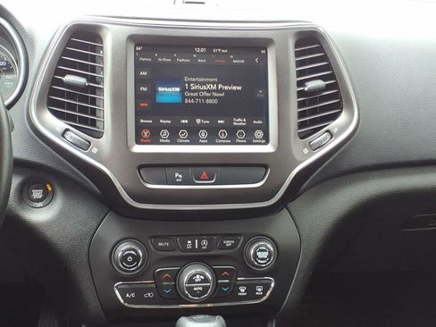 Used 2019 Jeep Cherokee Trailhawk AWD/4WD image 12