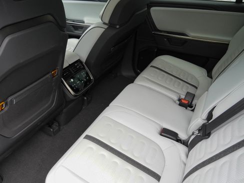 Used 2025 Rivian R1S Adventure AWD/4WD image 31