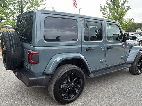 Used 2025 Jeep Wrangler Unlimited Sahara AWD/4WD image 8