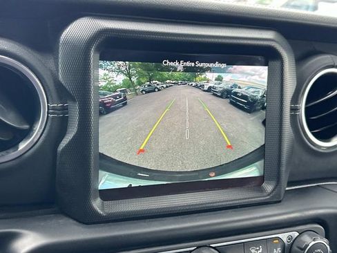 Used 2022 Jeep Wrangler Unlimited Sahara w/ Dual Top Group AWD/4WD image 31