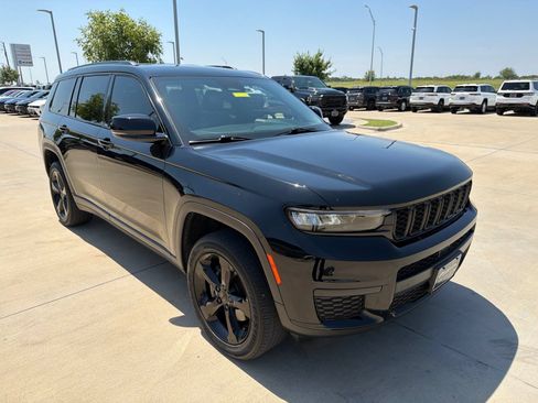 Used 2023 Jeep Grand Cherokee L Laredo RWD image 7