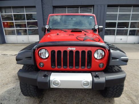 Used 2014 Jeep Wrangler Unlimited Sahara AWD/4WD image 4