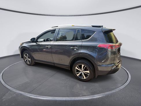 Used 2018 Toyota RAV4 XLE AWD/4WD image 3