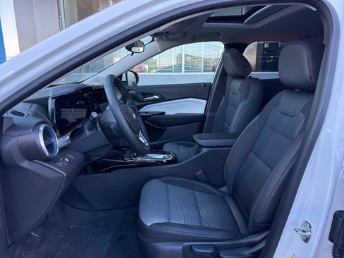 New 2026 Chevrolet Trax LT w/ Sunroof Package image 16