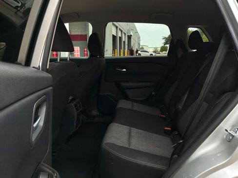 Used 2025 Nissan Rogue SV FWD image 11