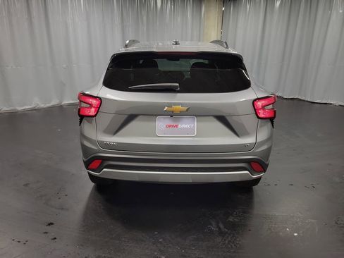 Used 2025 Chevrolet Trax LT image 7